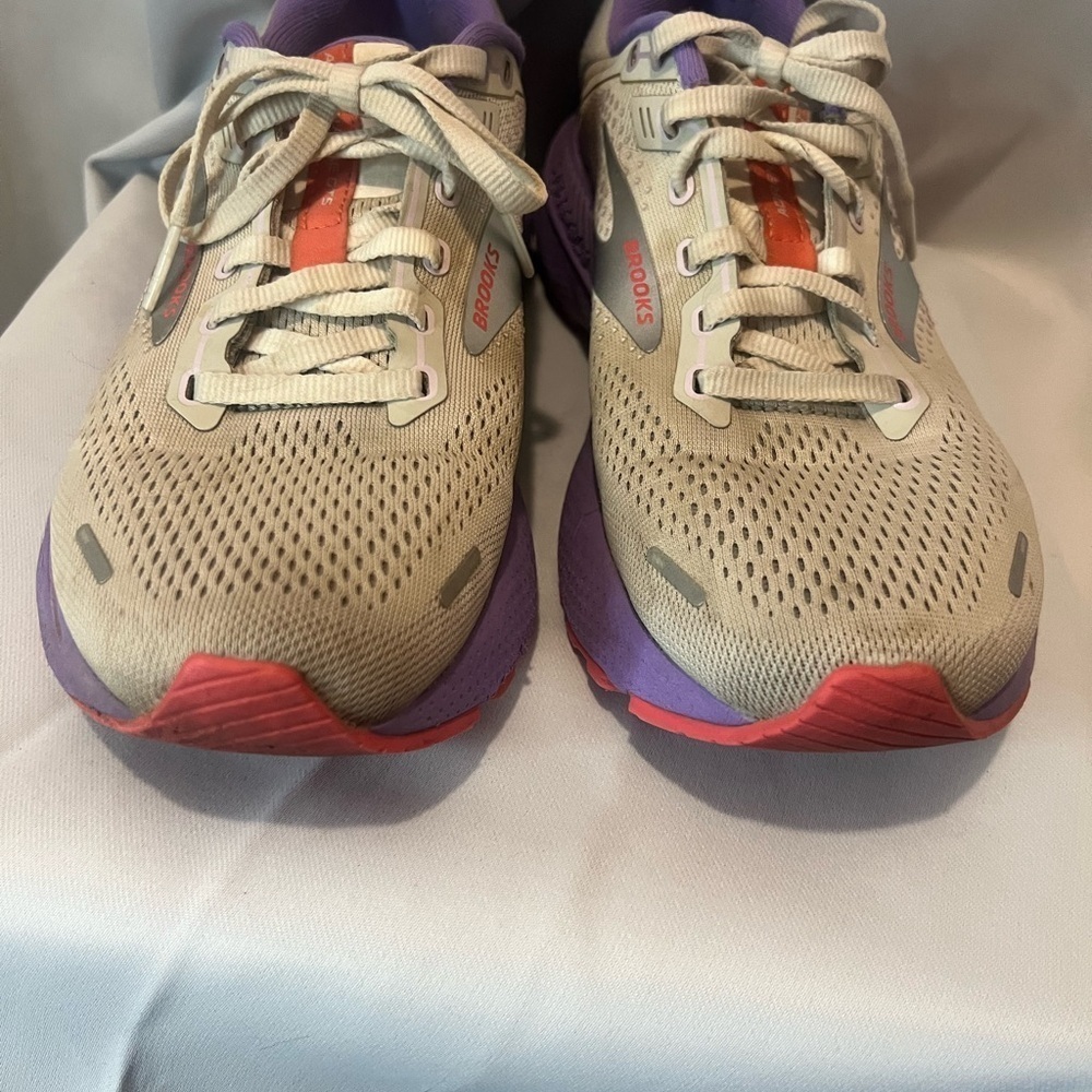 Brooks Adrenaline GTS 22 Women's Running Shoes - Cream and Purple - Picture 9 of 11